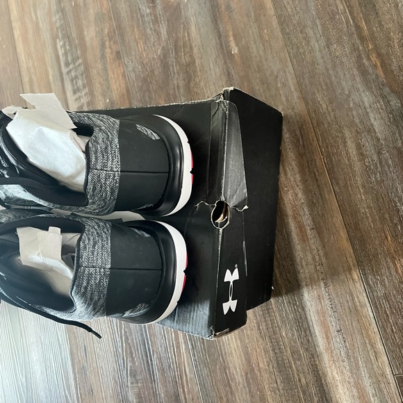 Under armour Shoes size 11.5 New in Box 3020193-006 - Picture 5 of 7
